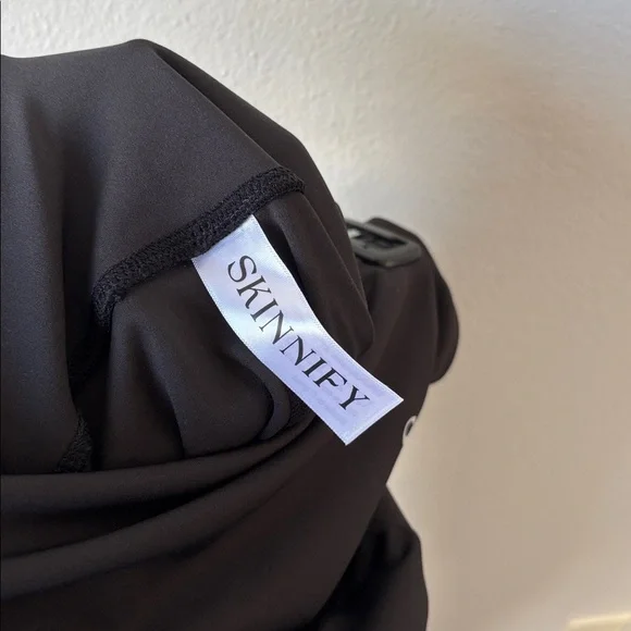 NWOT Skinnify Black Resistance Band High-Rise Ruched Leggings size Medium - Picture 4 of 5